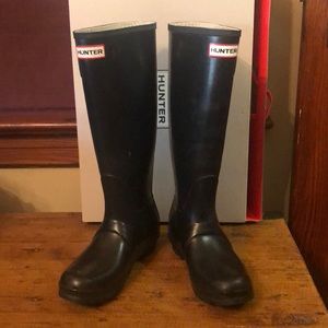 Hunter Tall Rain Boot & boot sock.